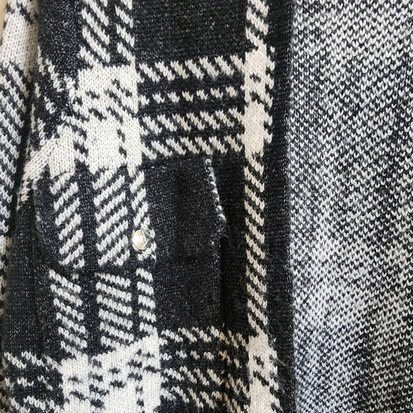 Plaid Open-Front Cardigan Sweater - Picture 4 of 6